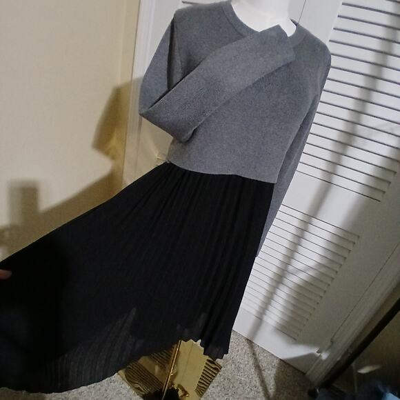 Gracia Large Grey Long-Sleeved Sweater dress with Black Pleated Skirt Underlay - Picture 1 of 14